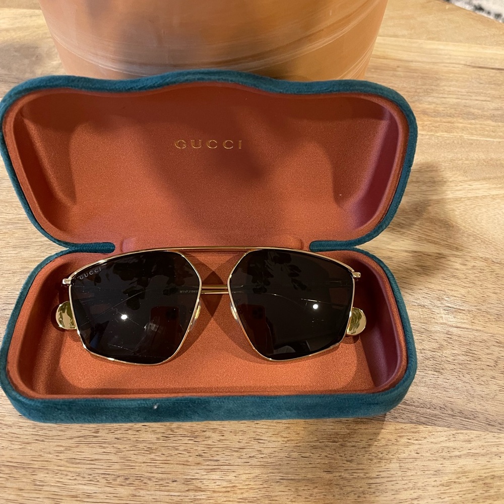 AUTHENTIC GUCCI SUNGLASSES